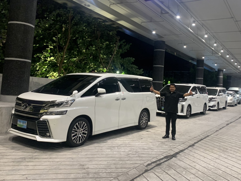 รถเช่า Toyota Alphard พร้อมคนขับรถมืออาชีพ